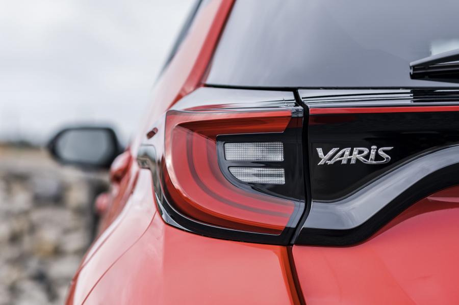 Детали экстерьера Toyota Yaris Hybrid 2020 года  (WW) (фото 83 из 111)